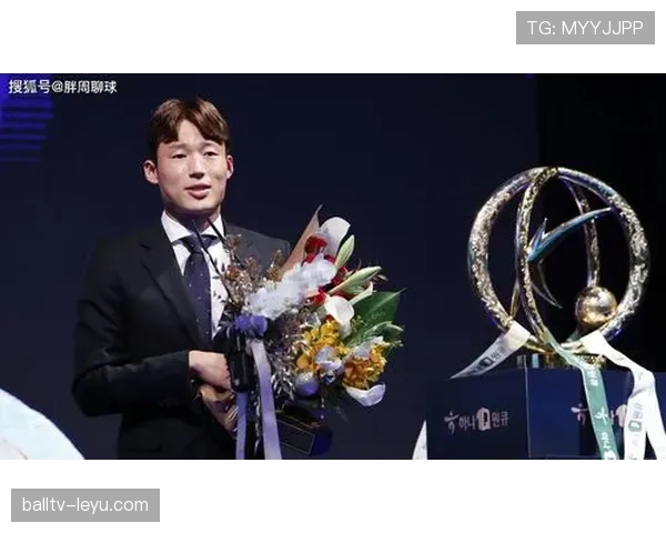 孙准浩巷口吃肉夹馍的样子，把我对球星生活的幻想当场干翻